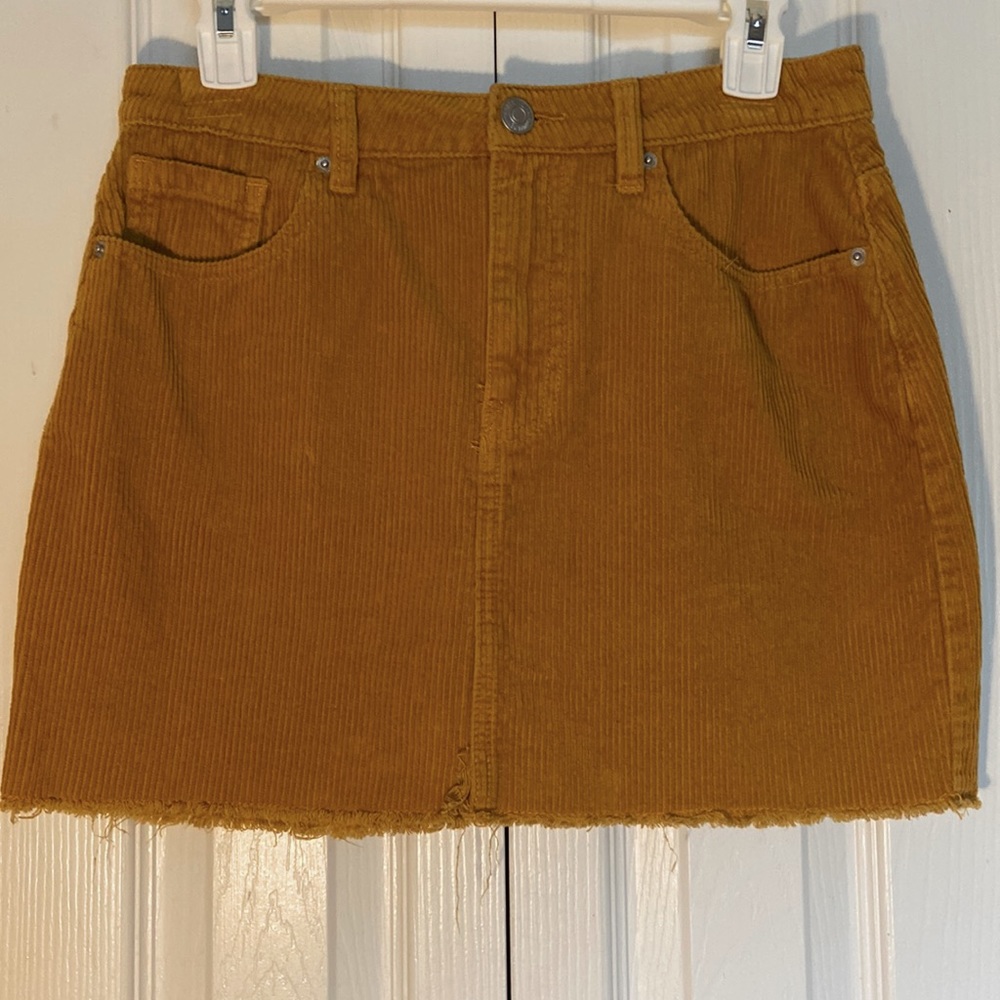 Forever 21 Corduroy Mini-Skirt (Mustard)•  Size M • Pockets • Button/Zip